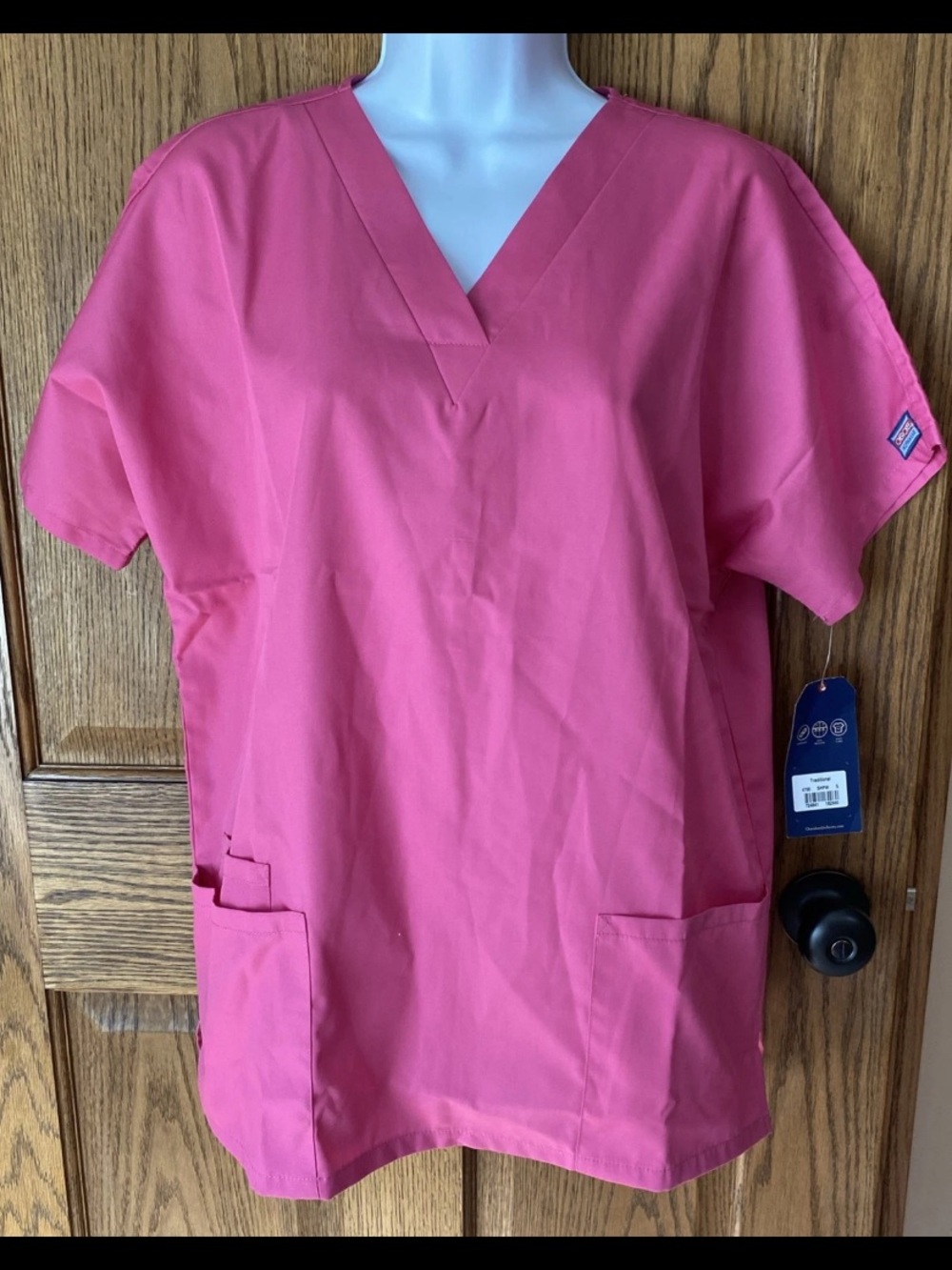 Cherokee V-Neck Medical Scrub Top in Rose Pink. Size Small